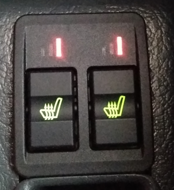 Кнопки подогрева сидений от приоры — Chevrolet Niva GLX, 1,7 л, 2011 ...