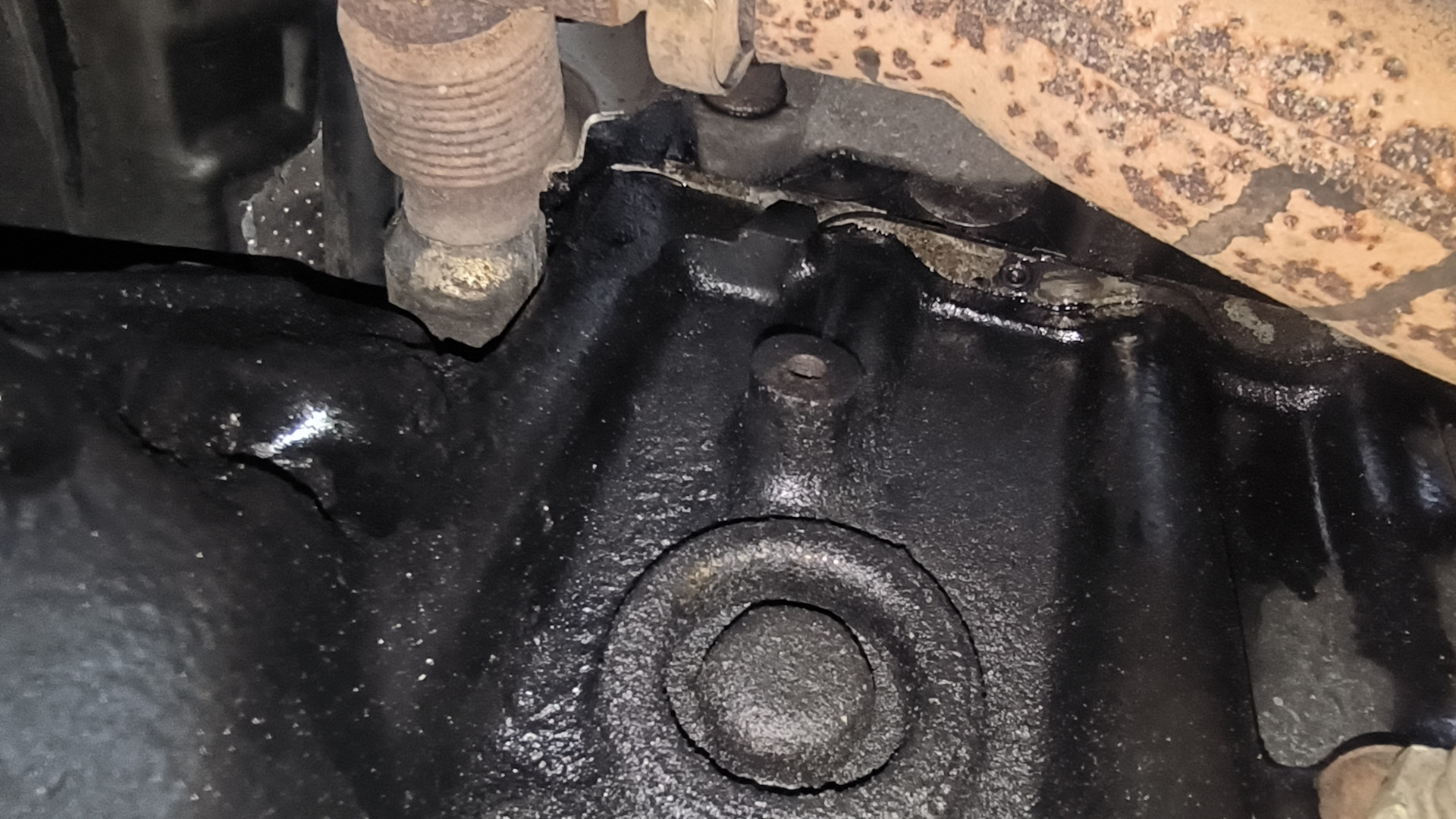 ОМ606. Давит масло из под ГБЦ — Mercedes-Benz S-class (W140), 3 л, 1998 ...