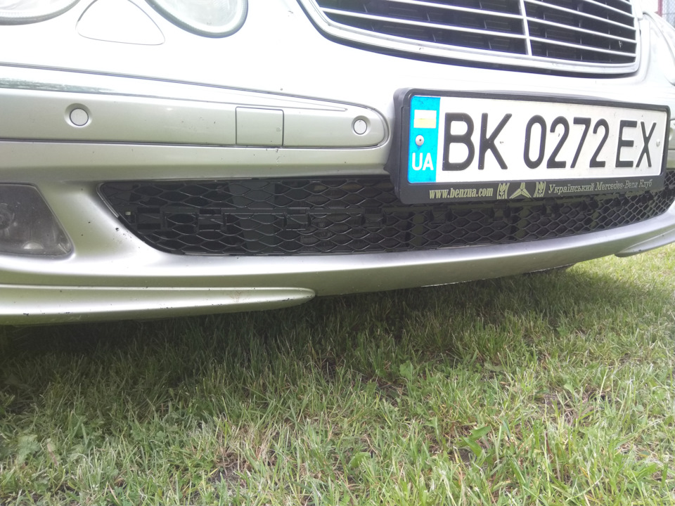 Решетка бампера. — Mercedes-Benz E-class (W211), 3,2 л, 2004 года ...