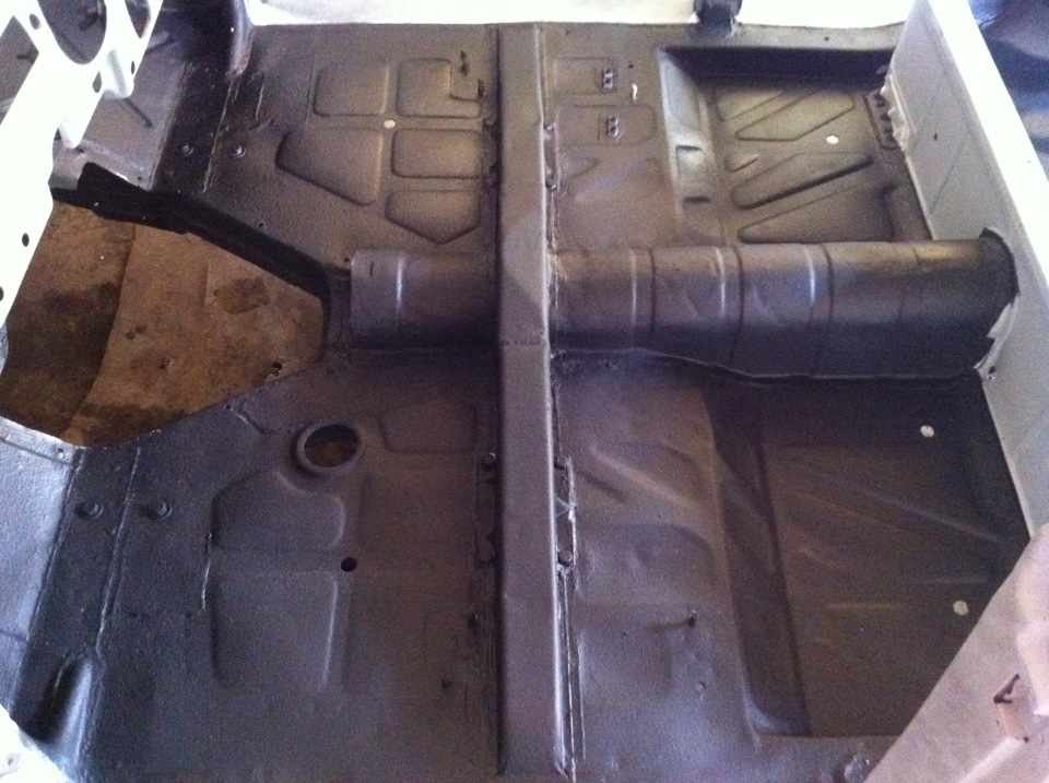 днище газ м20 победа. элементы пола газ м20 победа. задняя полка салонная верхняя внутри кузов газ м20 победа. кузовные детали на газ м20. усилитель пола газ 20.