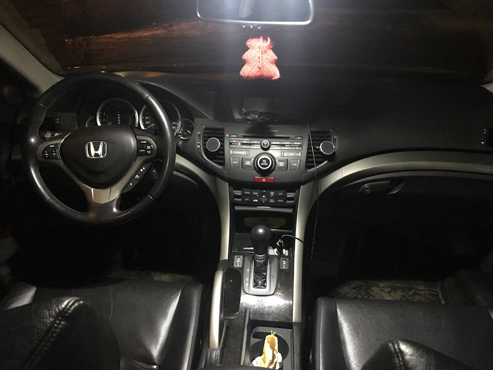 Замена лампочек освещения салона — Honda Accord (8G), 2,4 л, 2008 года ...