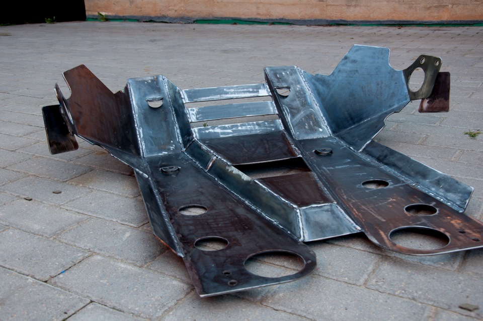 Terrano d21 обработка днища. нива 2121 защита днища лыжа. защита днища снегохода arctic cat. защита днища мицубиси паджеро 4. защита днища своими руками.