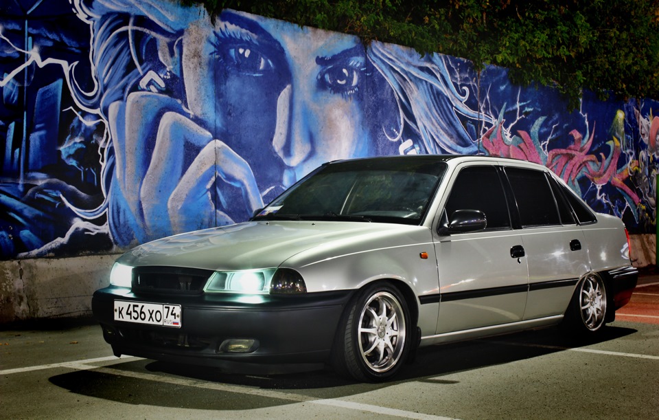 Daewoo Nexia stance