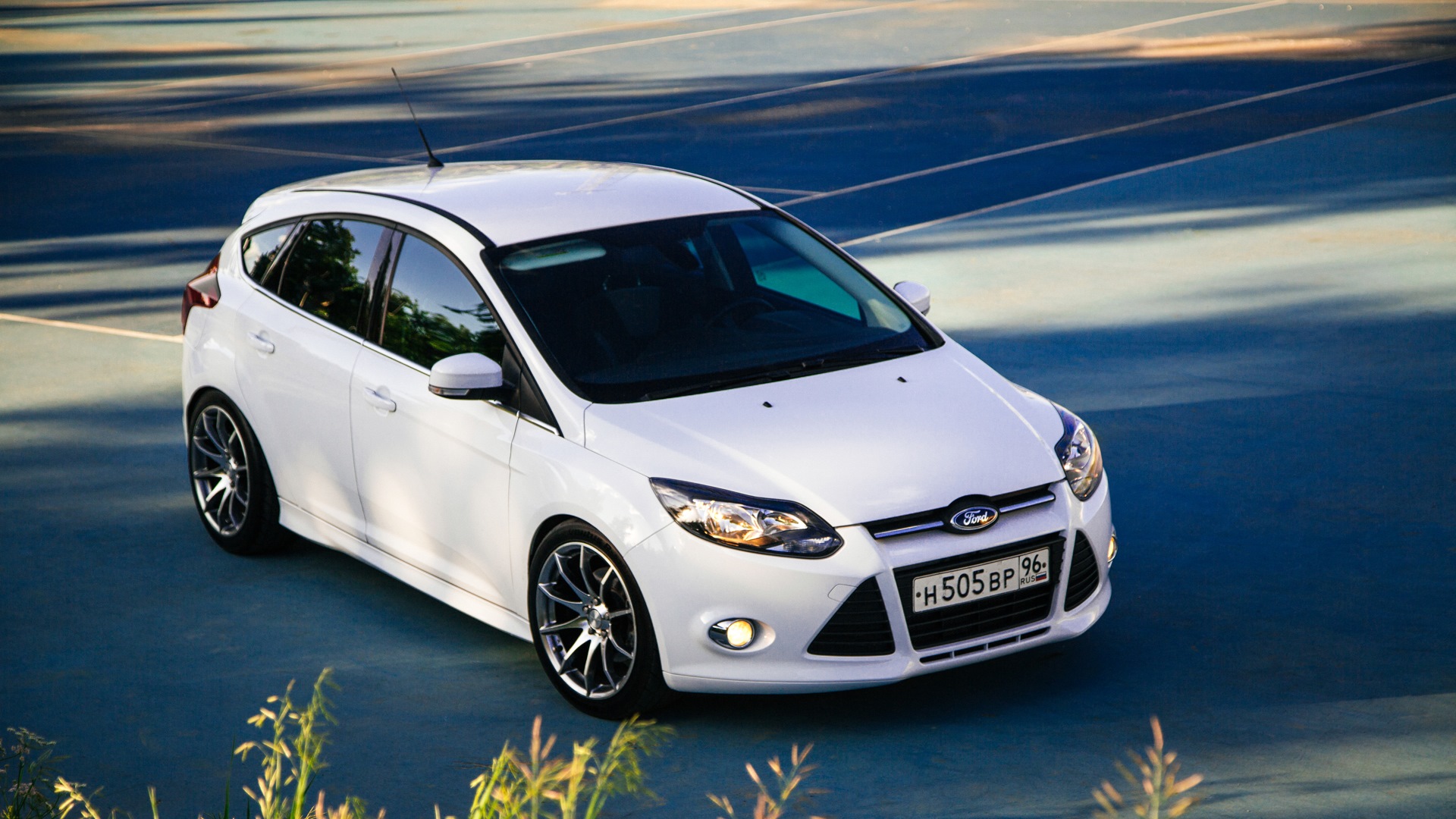 Форд фокус 3. Форд фокус 3 хэтчбек белый. Ford Focus 3 Hatchback белый 2.0. Форд фокус 3 белый 3д. Форд фокус 3 белый хэтчбек драйв2.