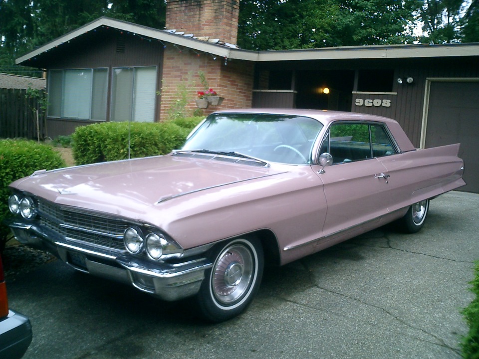 Автомобиль cadillac 1962 года