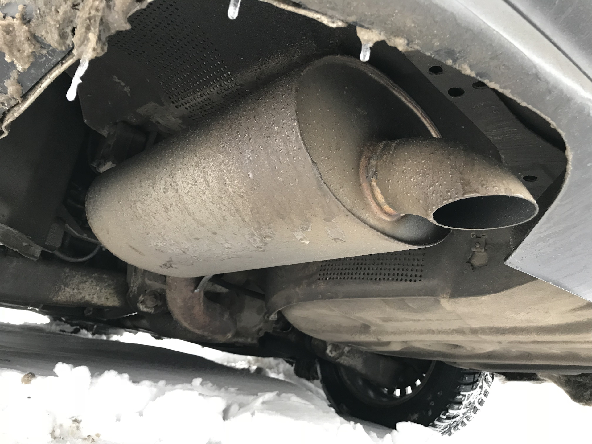 Пламегаситель вместо катализатора ваз 2114. Резонатор tiguan 2. Глушитель и резонатор калина 1. Гайка крепления резонатора приора. Резонатор глушителя ваз 2115.