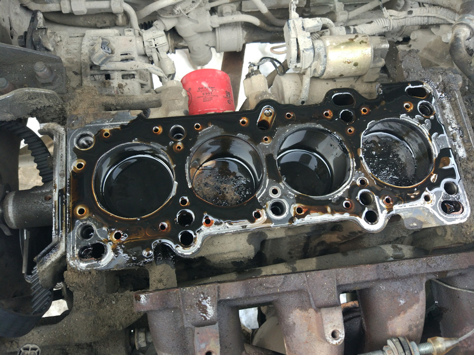 Троит мазда фамилия 1,5. Mazda fp ,hjyt ghjdjlf. Двигатель мазда фамилия 1. Разбор двигателя fp-de mazda. 5 110.