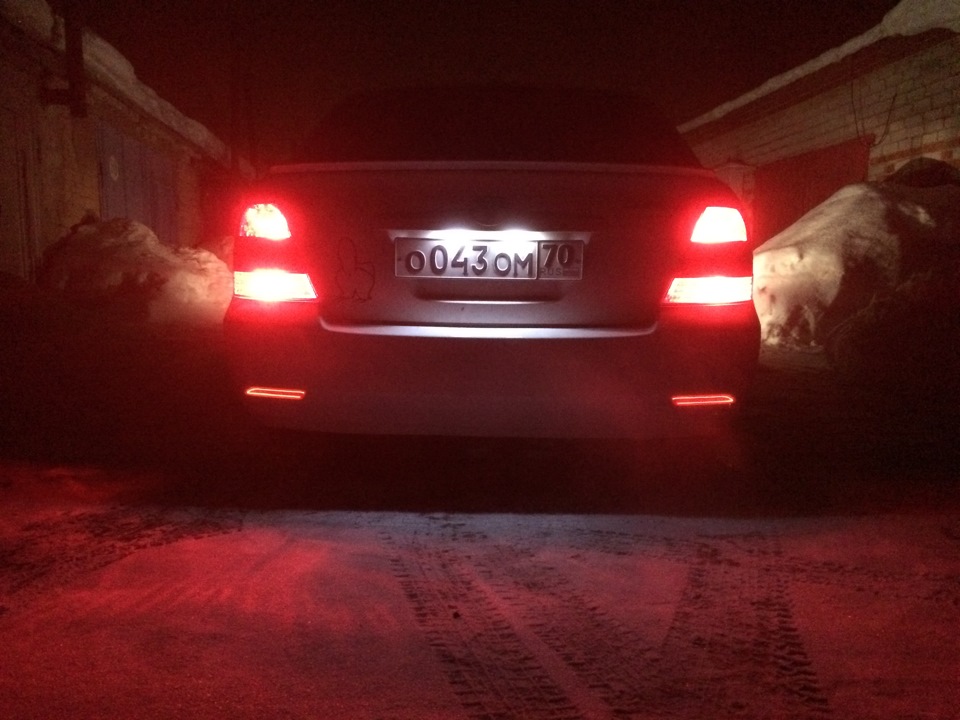 Холодный неон в катафоты заднего бампера — Toyota Corolla (120), 1,5 л ...