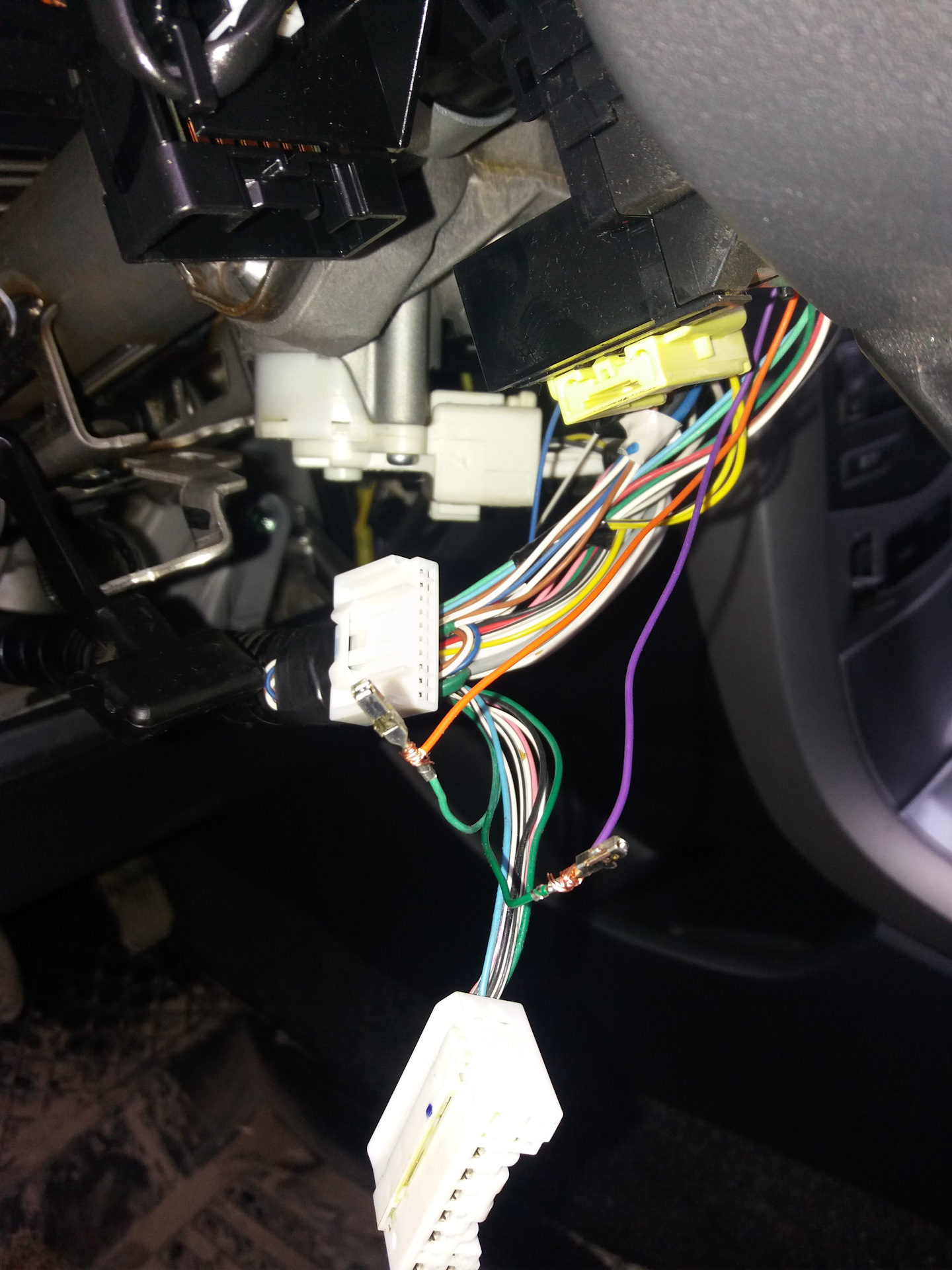 Подключил подрулевые лепестки к поворотникам. — Toyota Corolla (140/150 ...