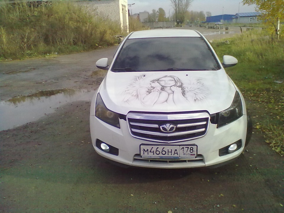 Полосы на капот Chevrolet Cruze