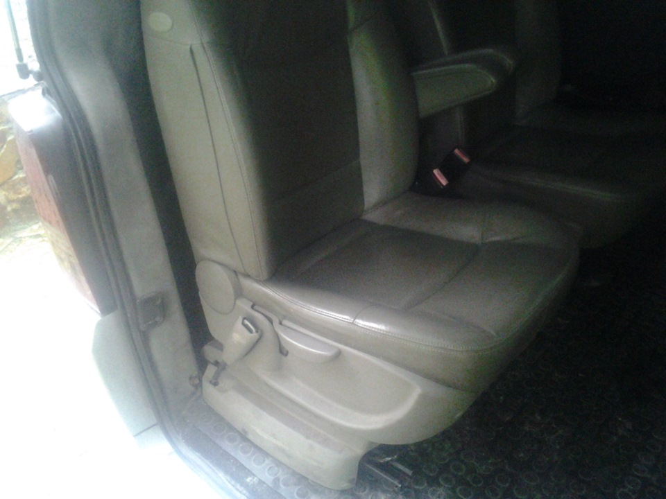 Сидушки прикупил — Mercedes-Benz Vito (1G), 2,2 л, 2001 года ...