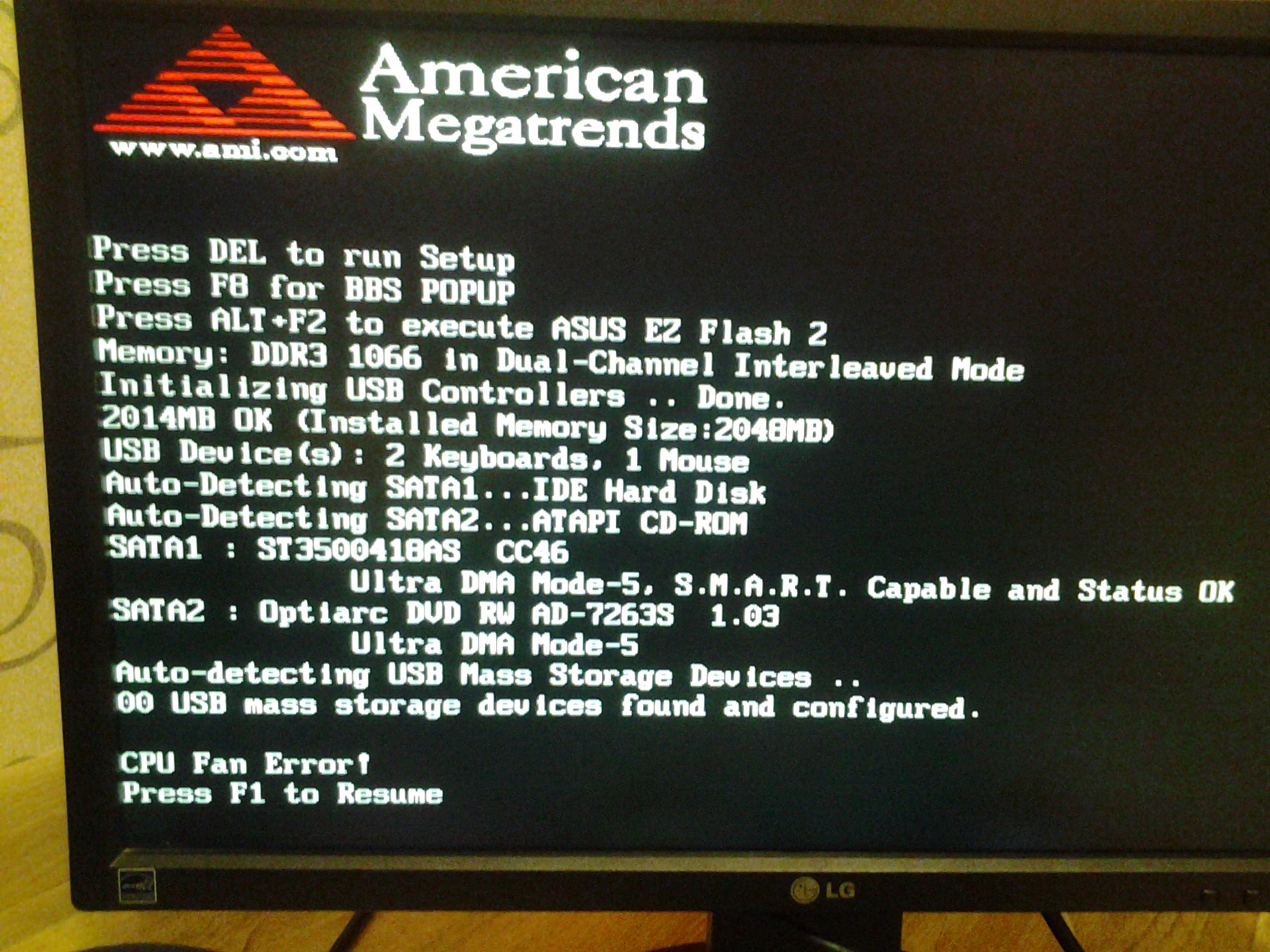 Press del to run. American MEGATRENDS CPU Fan Error. American MEGATRENDS f2. Press f1 to Run Setup при включении. Радиоприёмник MEGATRENDS.