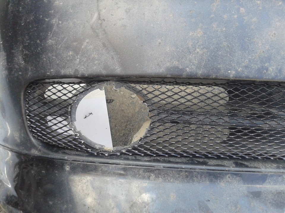 Передний бампер рено логан 1 с нижние сетки. Сетка защиты радиатора (100*25 см) "lecar". Крепление защитной сетки. Сетка на радиаторную решетку гранта. Мелкая сетка в бампер лада гранта.