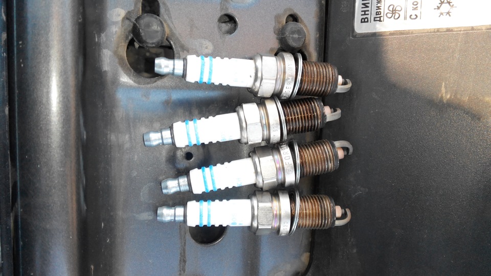 Замена свечей зажигания — Opel Zafira B, 1,8 л, 2010 года | расходники ...