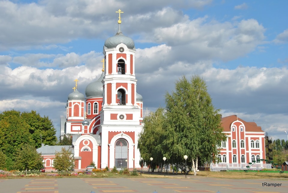 Новохоперск воронежская область. Собор Воскресения Христова Новохоперск. Город Новохоперск Воронежская. Новохоперск центр города. Гостиница в городе Новохоперск Воронежской области.