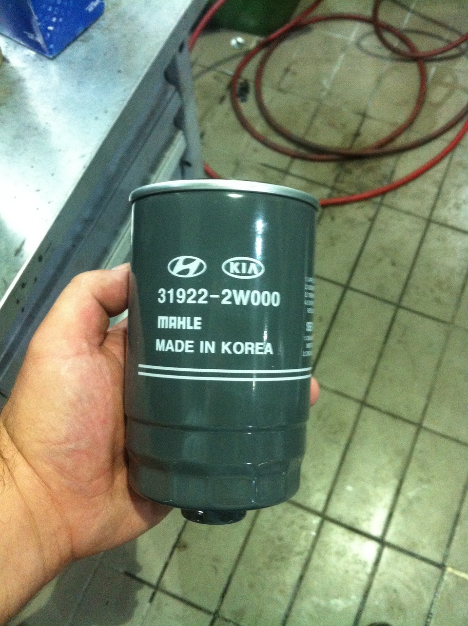 Топливный фильтр — KIA Sorento (2G). Запчасти на фото: 319222W000