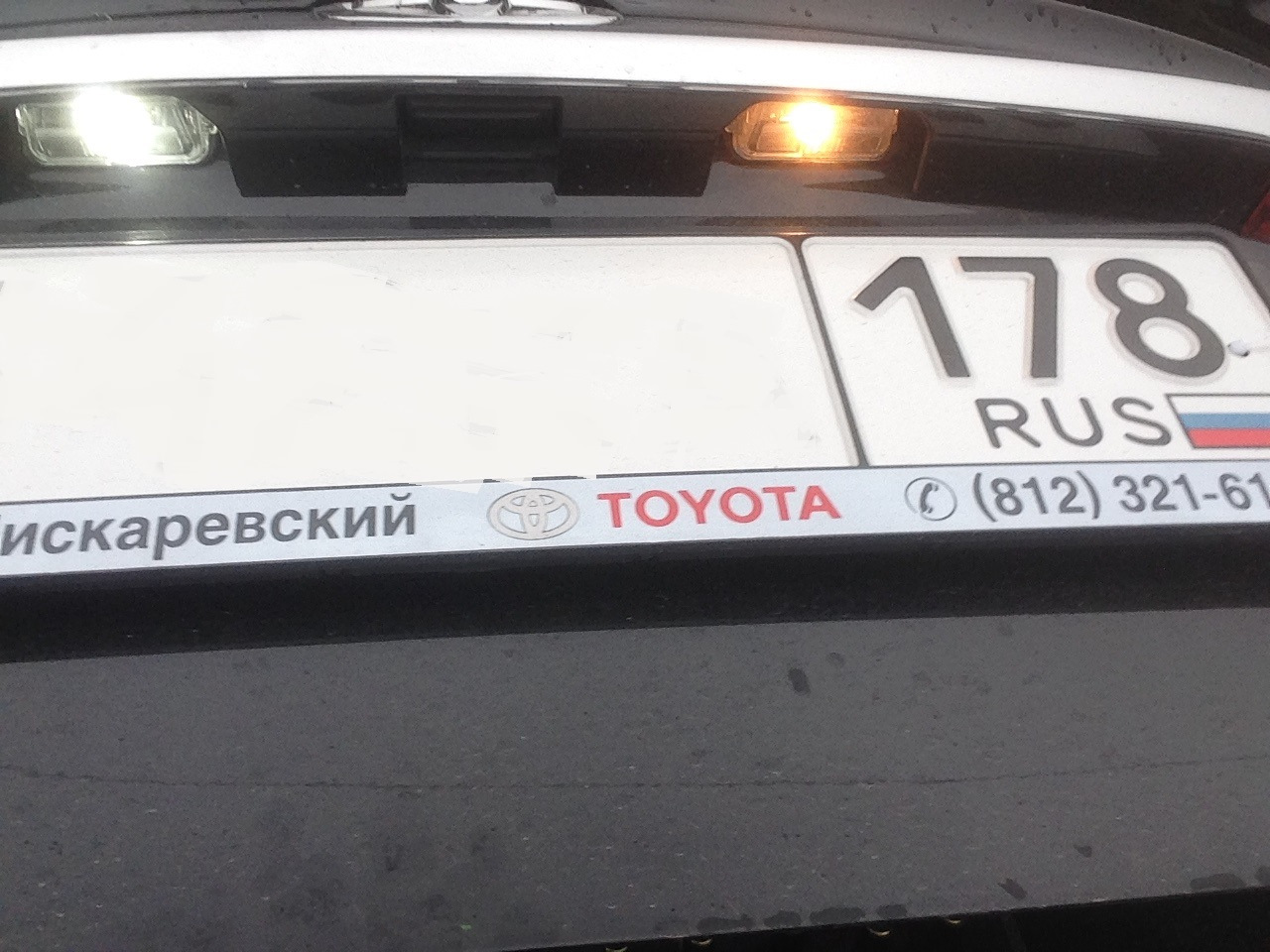 Toyota номер телефона. Лампочки в подсветку номера Тойота Королла 150. Toyota Corolla 160 подсветка номера. Подсветка гос номера Королла. Подсветка номера Королла 160.