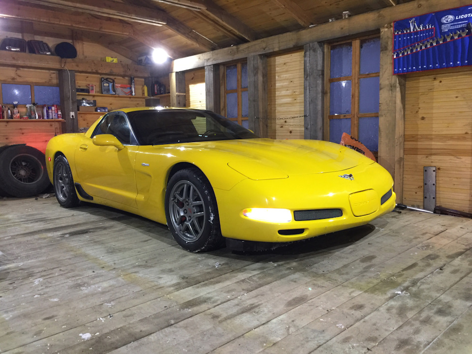 Chevrolet Corvette Р¶РµР»С‚С‹Р№