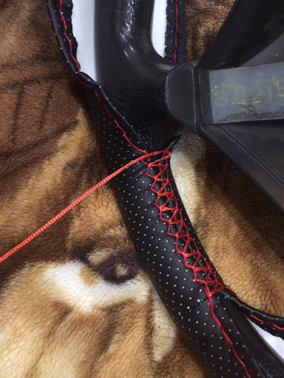 Обтяжка руля — LADA Приора седан, 1,6 л., 2008 года | аксессуары | DRIVE2