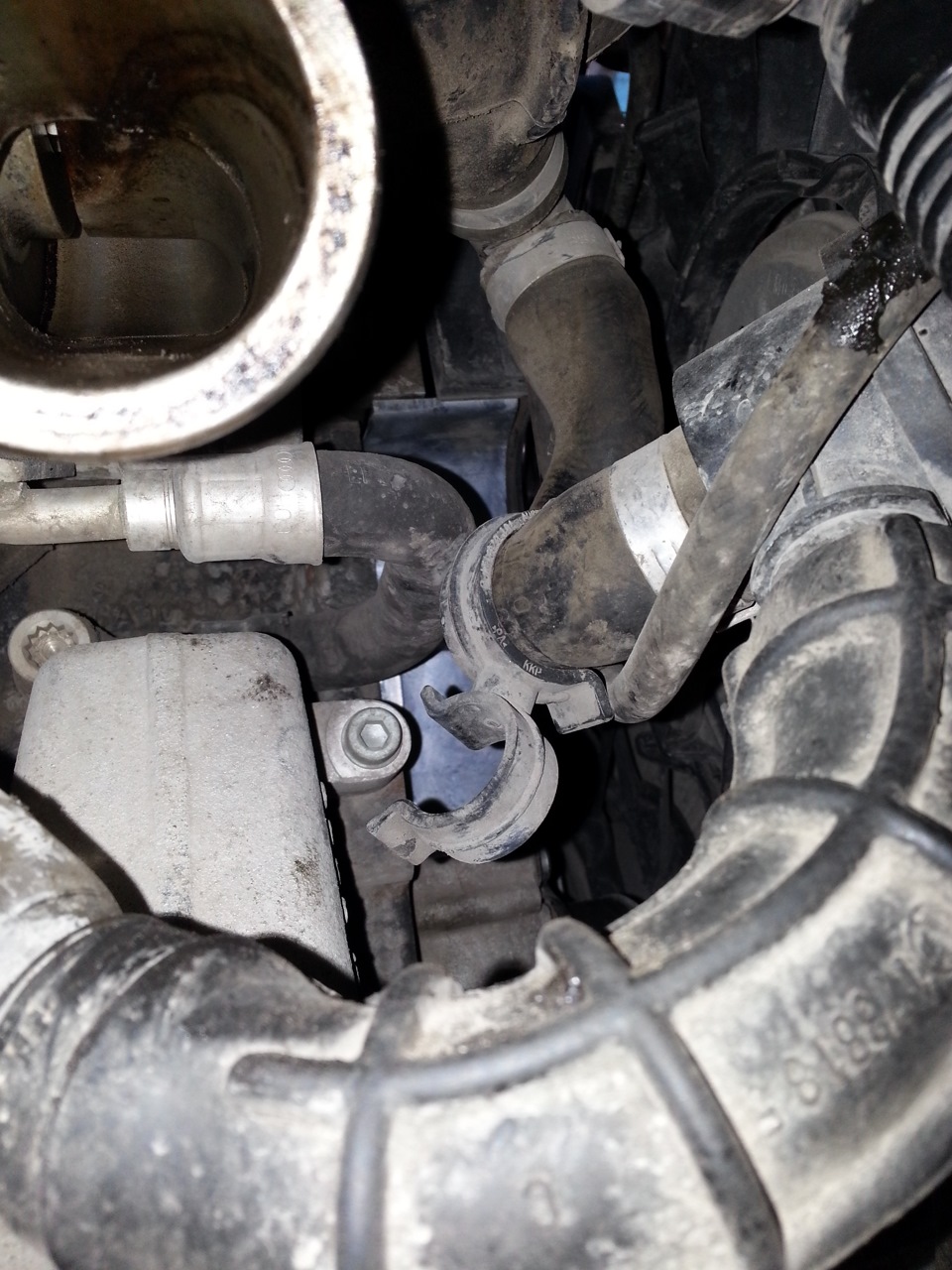 Сброс давления турбины. Сброс давления турбины. Клапан сброса давления турбины вито 638. Blow off passat b5. Перепускной клапан турбины камаз евро 5.