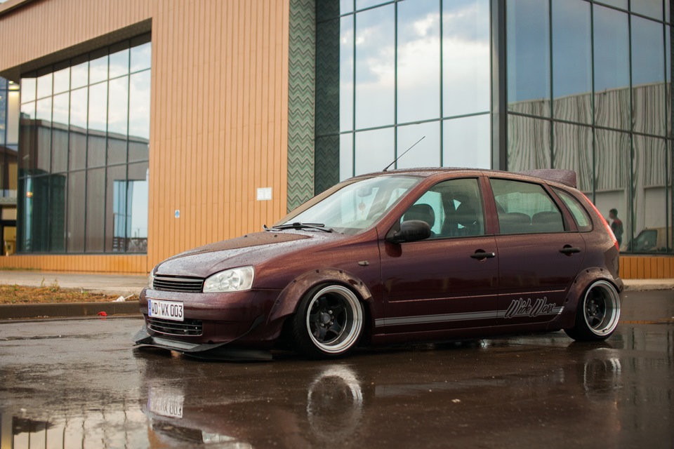 Lada Kalina stance