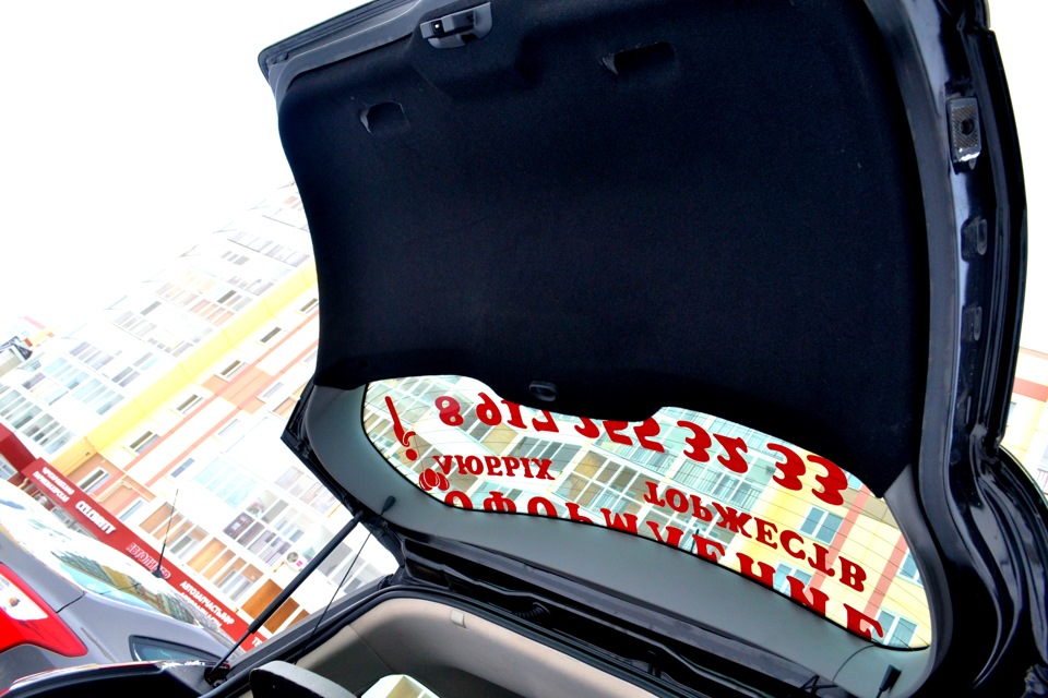 Перетяжка карпетом обшивку двери багажника. — Renault Scenic II, 1,6 л ...