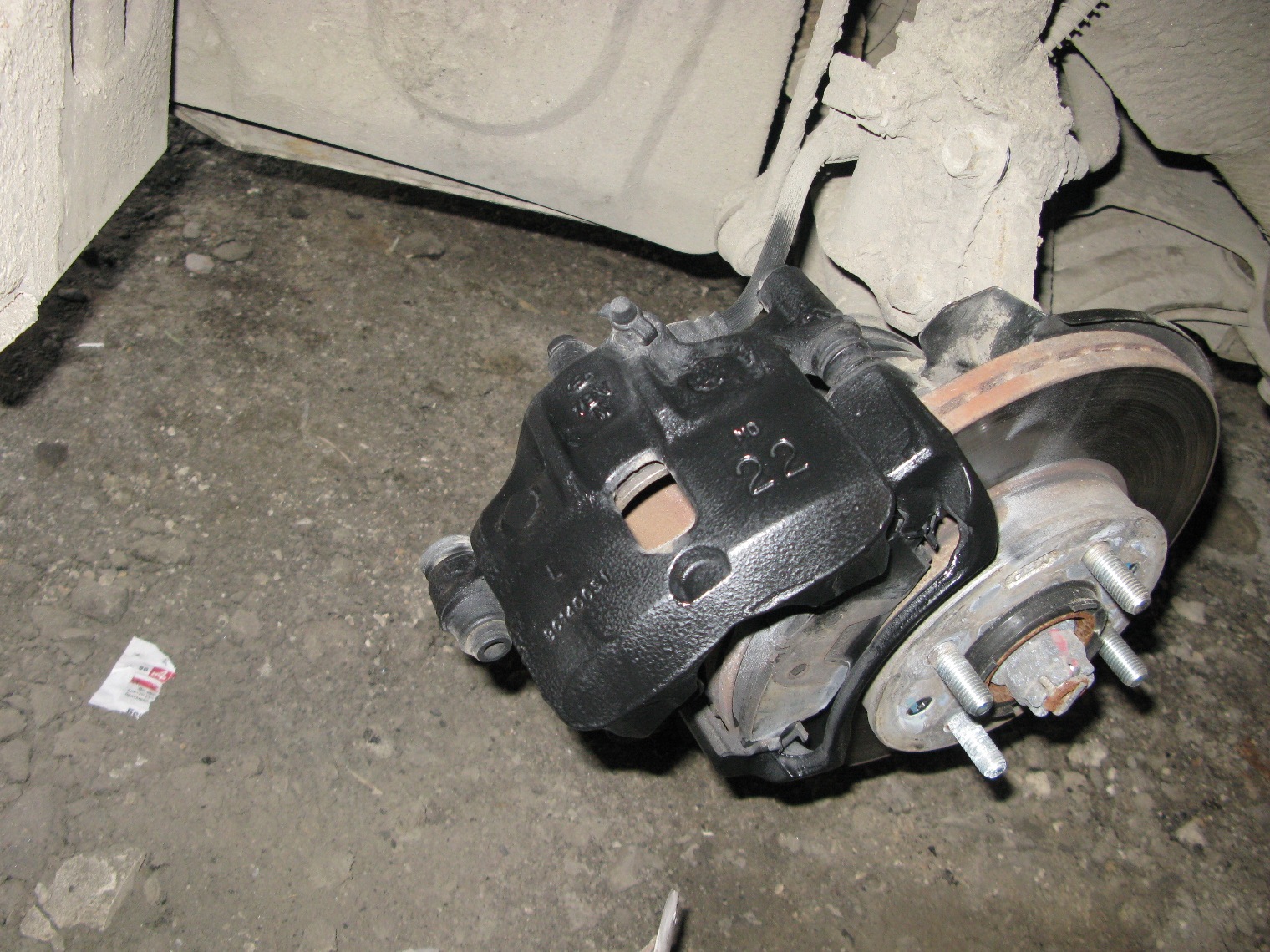 Суппорт хендай гетц 1. 4 передний. Суппорт хендай гетц 1. Скоба заднего суппорта гетц. Передний суппорт zrx1100.