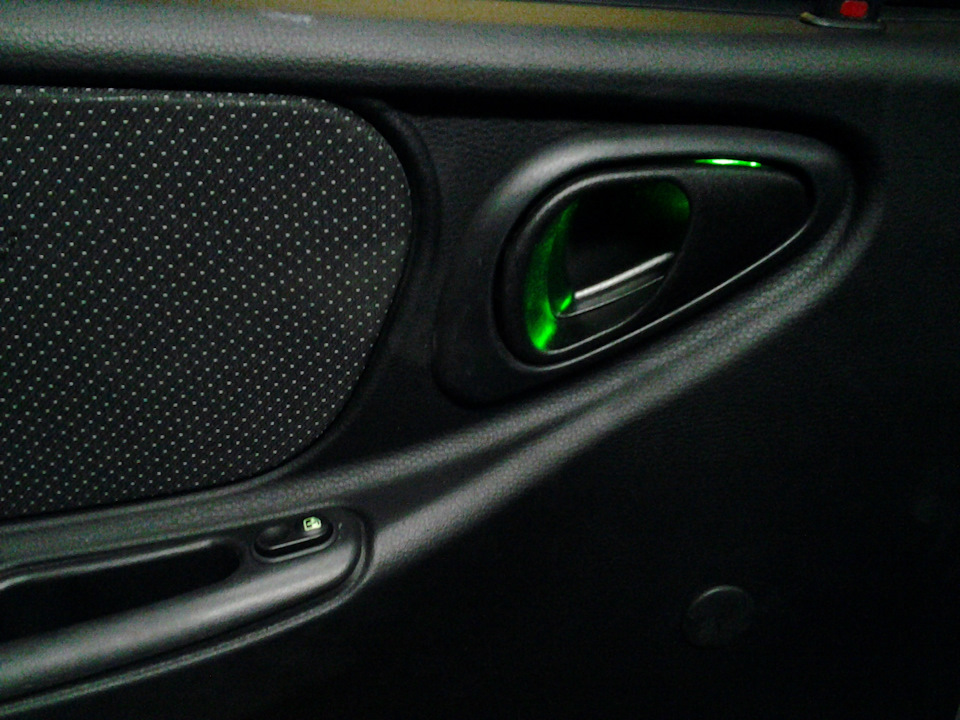 задние электростеклоподъемники и карманы — Chevrolet Niva, 1,7 л, 2014 ...