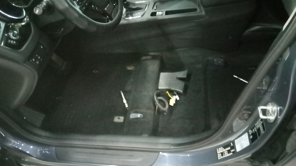 Гарантийная замена обогрева водительского сидения, заднего правого ...