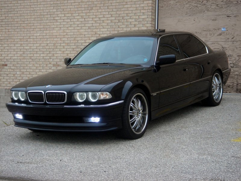 BMW e38 Black Bandit