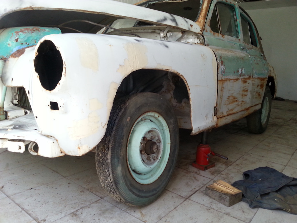 заправка колес воздухом — ГАЗ М-20 Победа, 2,1 л, 1951 года | заправка ...