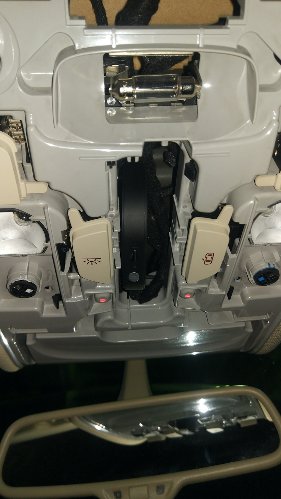 Видеорегистратор в зеркало. Часть 2 подключение. — Audi A6 (C7), 1,8 л ...