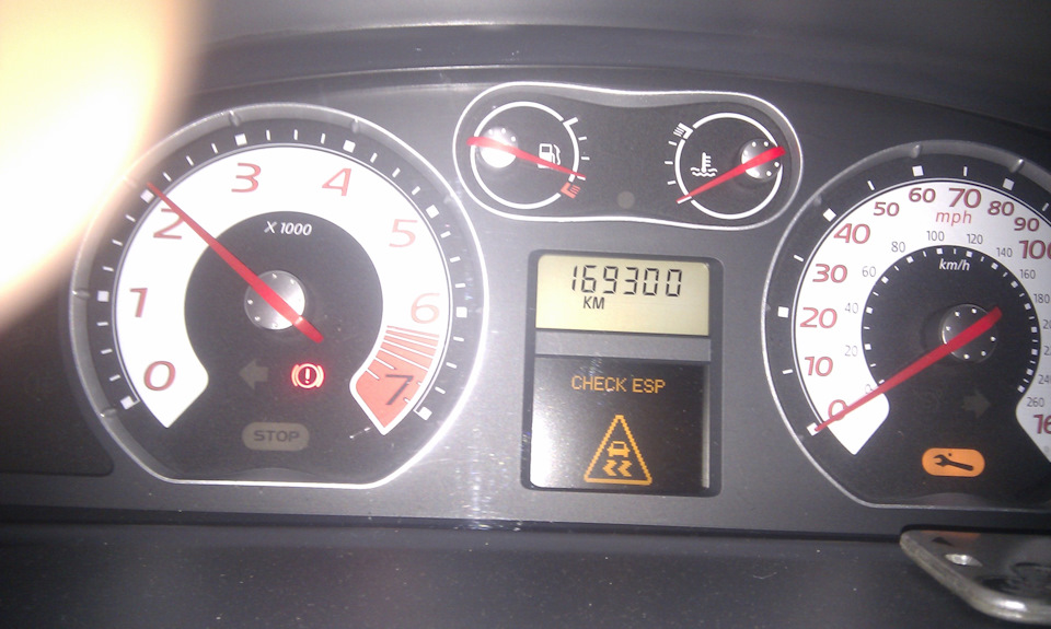 Рено в аварийном режиме. Аварийный режим рено дастер. Аварийный режим пассат б6. Приборка аварийный режим. Check exhaust emission рено колеос 2008.