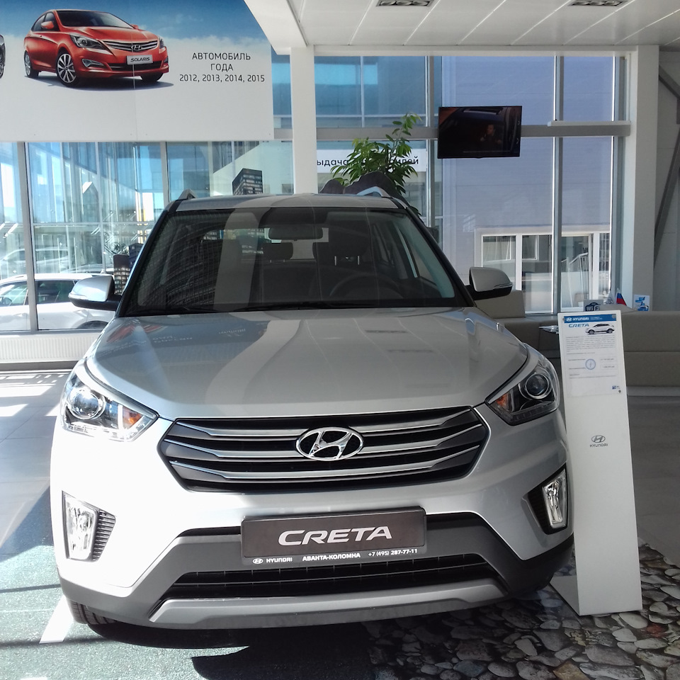 Creta solaris. Hyundai Solaris Creta. Хендай Крета в автосалоне 2022. Hyundai Creta narxi. Хенде Крета и Солярис.