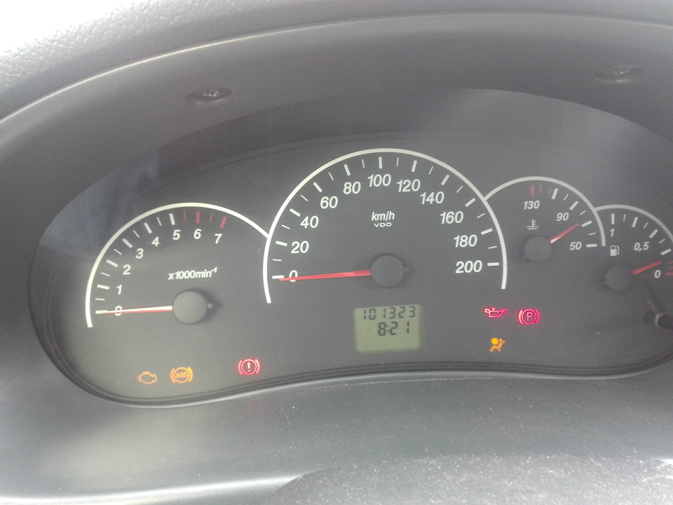 Включаешь зажигание, значка нема… — Lada Приора хэтчбек