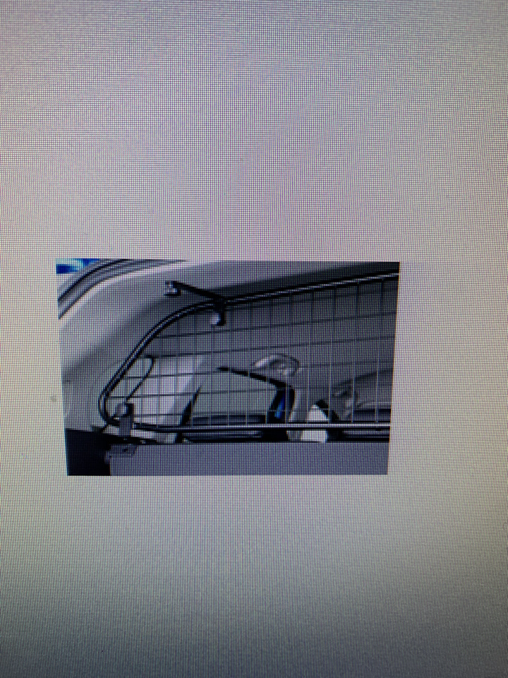 Разделительная решётка между салоном и багажником на Mazda CX-5 (1G .