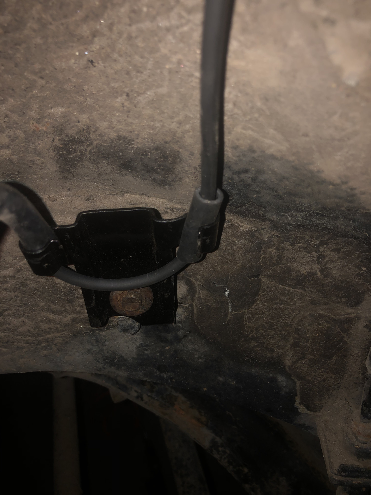 Замена заднего правого датчика АБС — Toyota Venza (1G), 3,5 л, 2011 ...