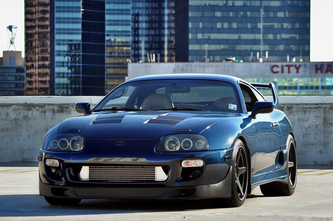 Toyota Supra синяя