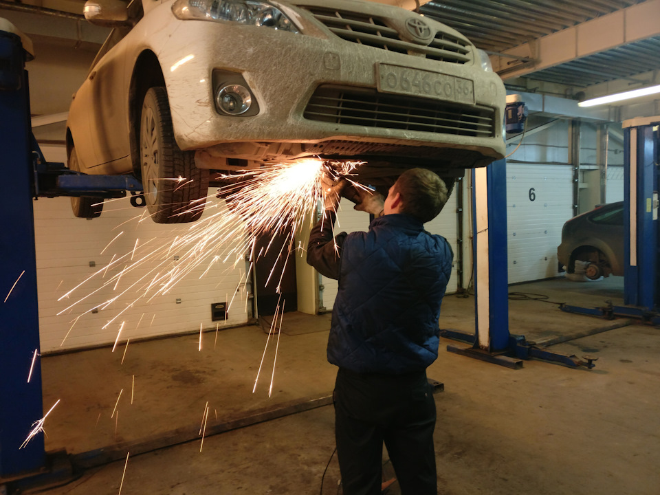 один — Toyota Corolla (140/150)