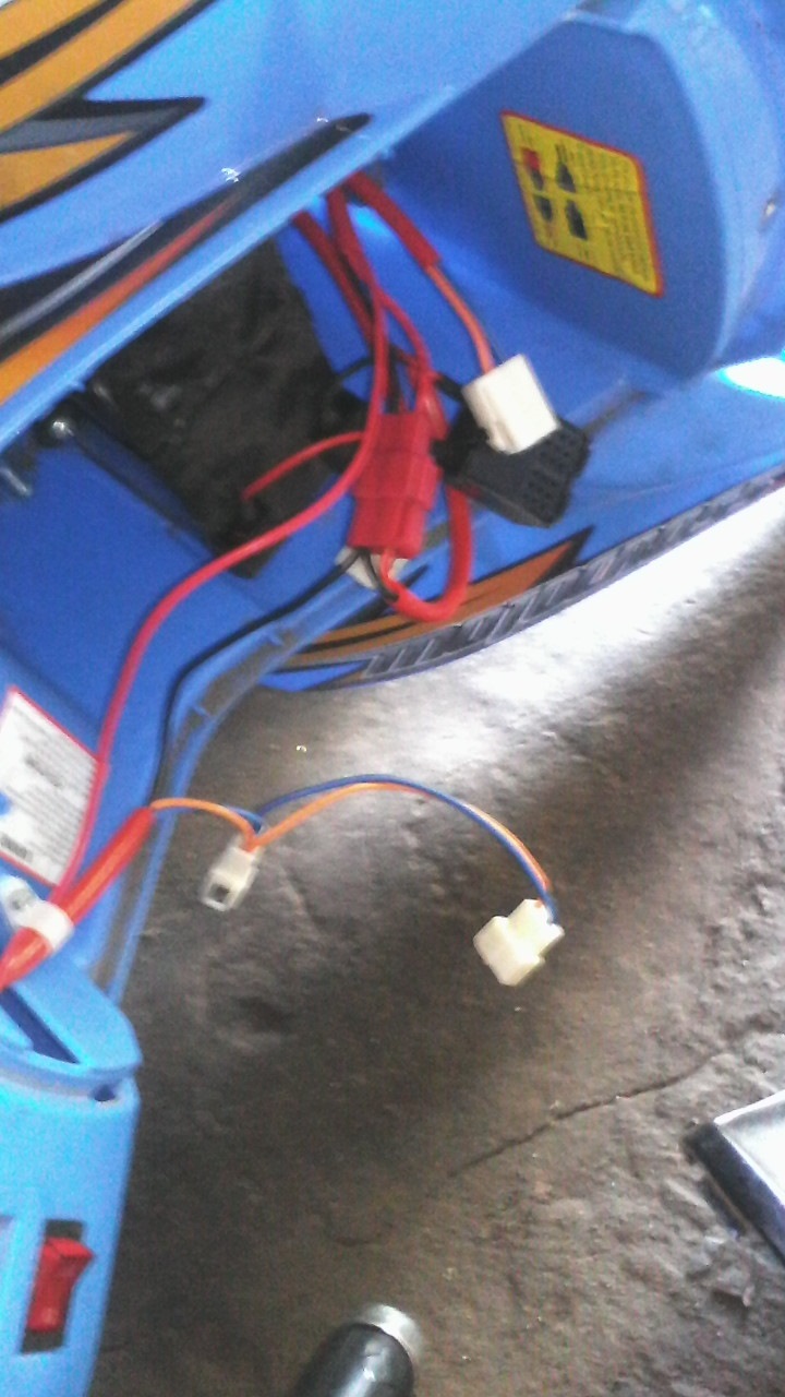 У детей вышло из строя средство передвижения. — LADA 21099, 1,6 л ...