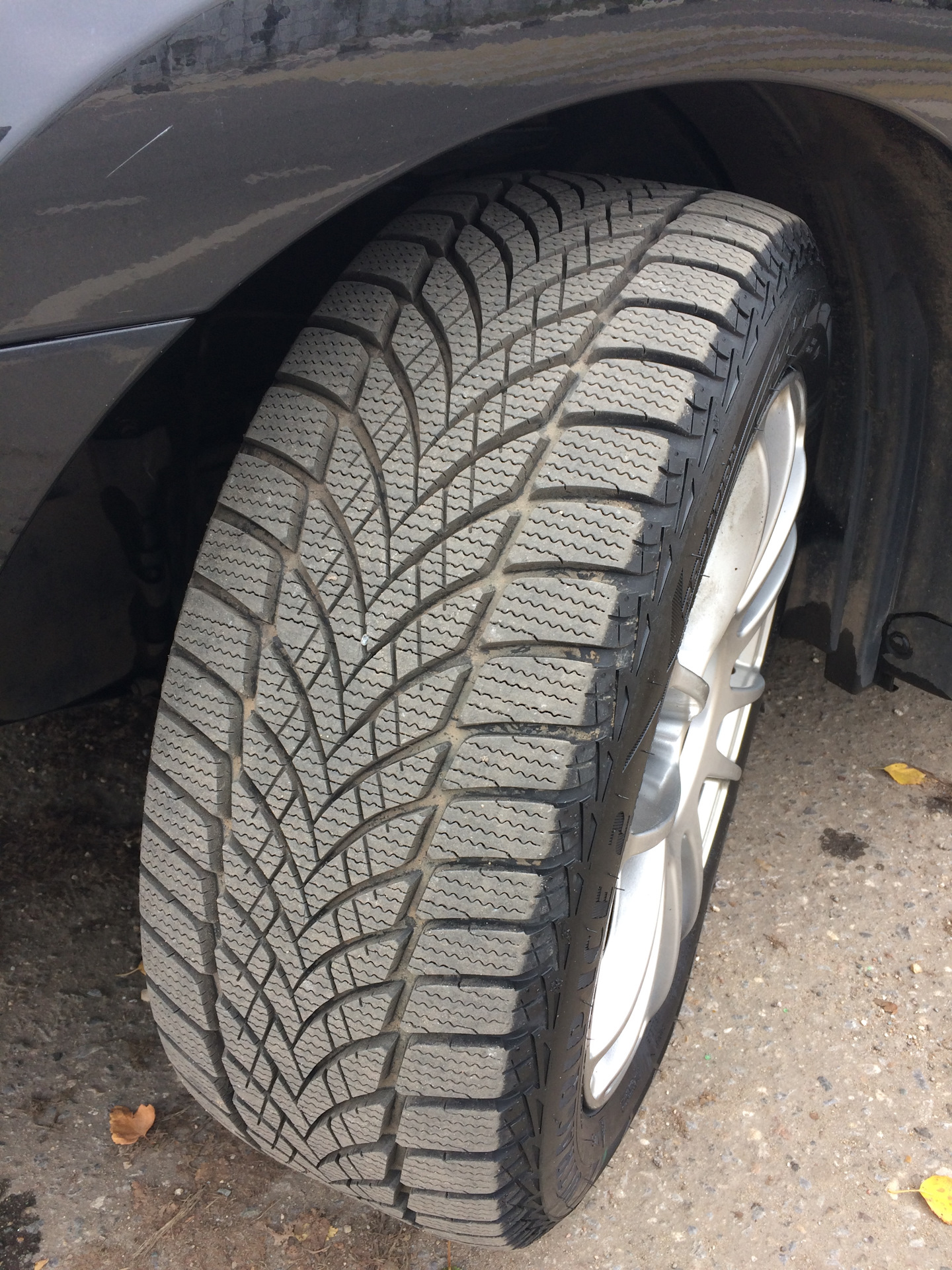 Какая липучка лучше. Гудбнр удьтра гриб айс 2. Goodyear r14 195/60 липучка. Гудиер ультра грип айс 2. Гудиер ультра грип айс 2 215/65/16.