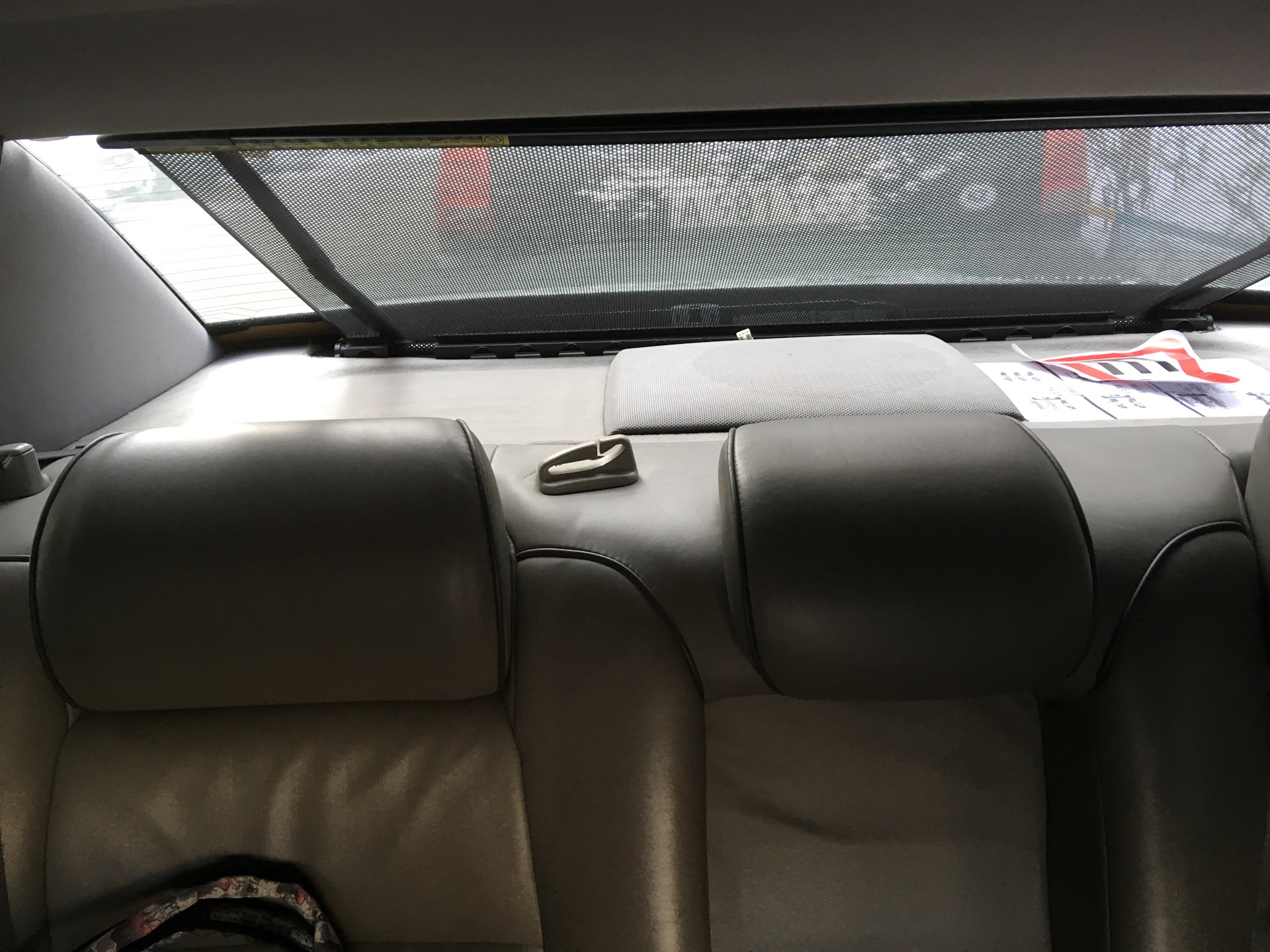 Шторка лексус. Шторка на заднее стекло для Лексус rx300. Электрошторка заднего стекла. Шторка заднего стекла Mazda 6. Шторки Lexus es.