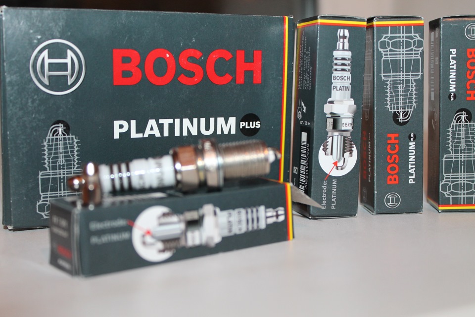 Свечи bosch platinum. Свечи бош платинум плюс. Свечи зажигания Bosch Platinum. Bosch Platinum r3 4 тактные. Свечи Bosch Platinum четырехконтактные.