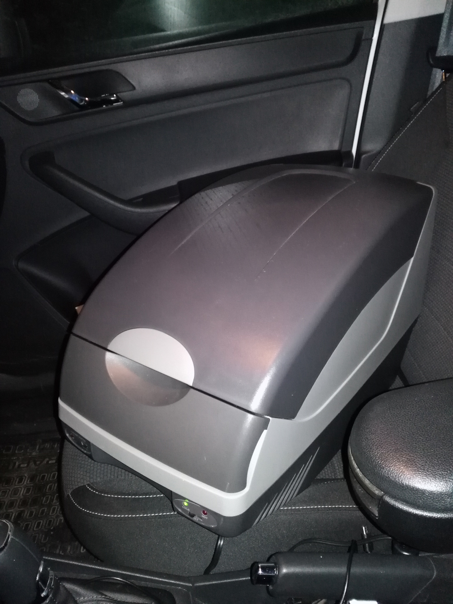 skoda холодильник 5l0 065 400 skoda холодильник 5l0 065 400