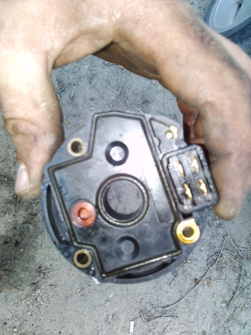 Замена бегунка крышки трамблера — Nissan Prairie Mark II, 2 л, 1992 ...