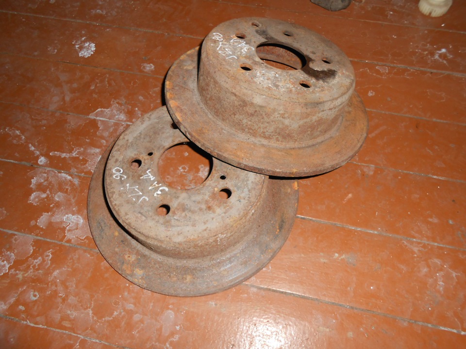 Замена задних тормозов — Toyota Cresta (100), 2,4 л, 1998 года ...