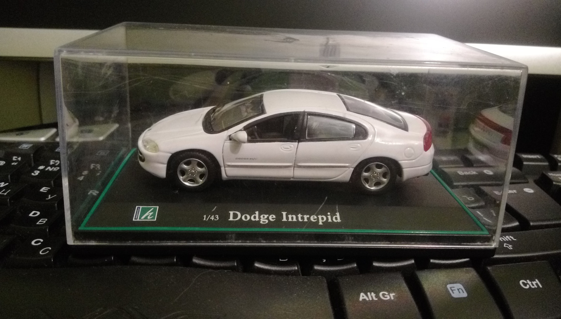 Dodge Intrepid 1:43. — Dodge Stratus (2G), 2,4 л, 2001 года | просто так |  DRIVE2