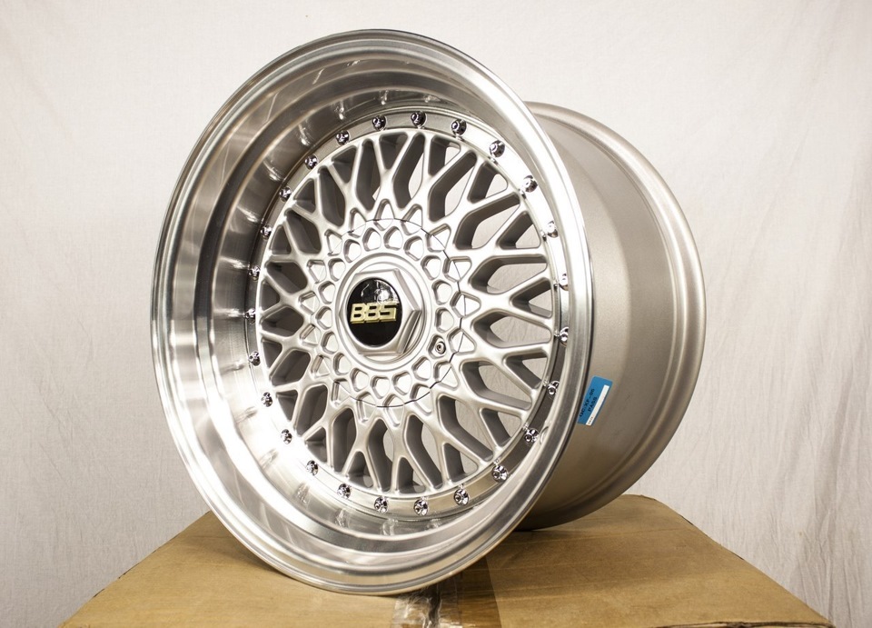 Диски bbs. BBS RS r15 реплика. Диски BBS реплика r16. BBS RS Gold r16. Реплика BBS r15.