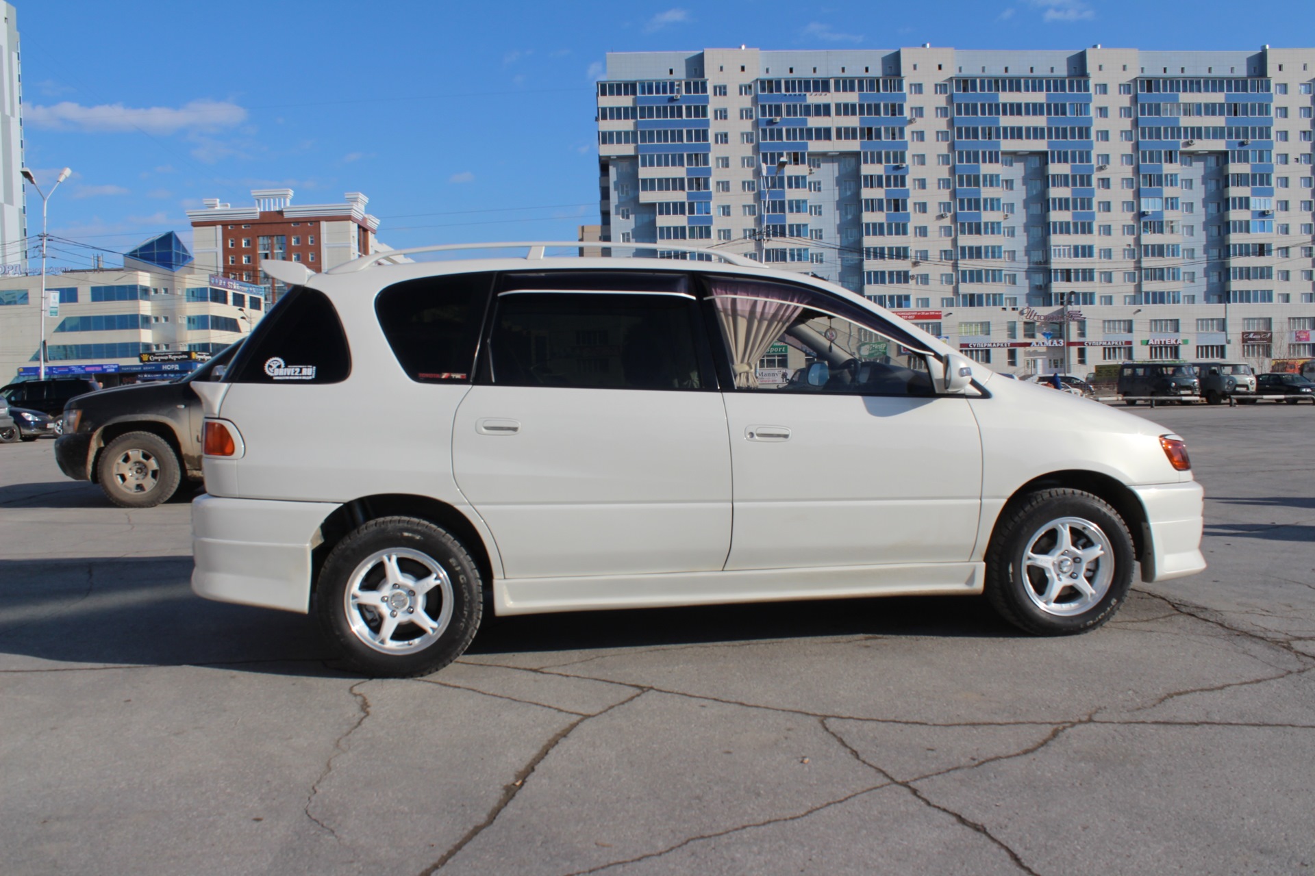 Toyota ipsum фото