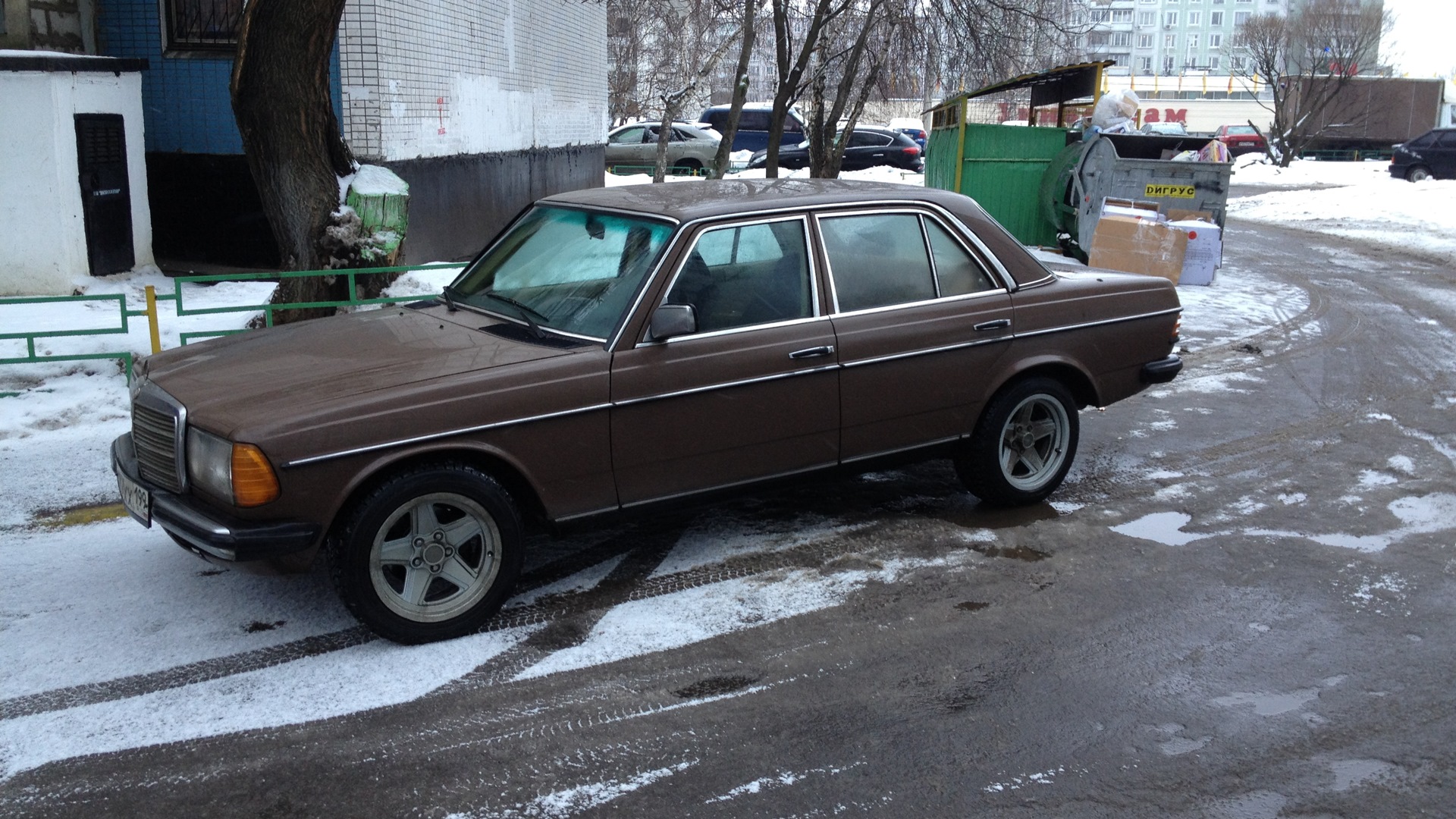 Mercedes-Benz W123 2.3 бензиновый 1984 | 